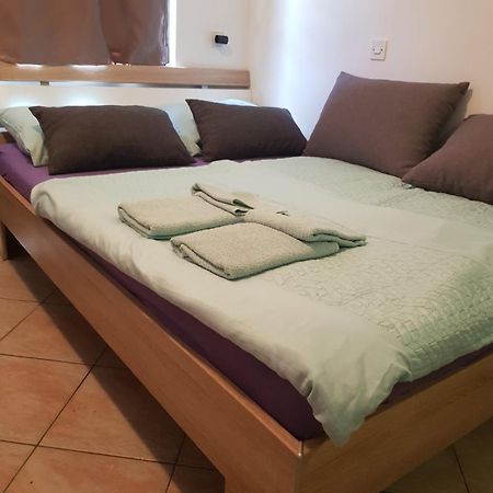 Apartmani Petra PUY Exterior foto